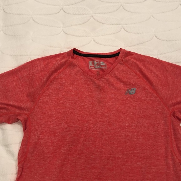 New Balance Men’s Tech Shirt - Picture 4 of 7